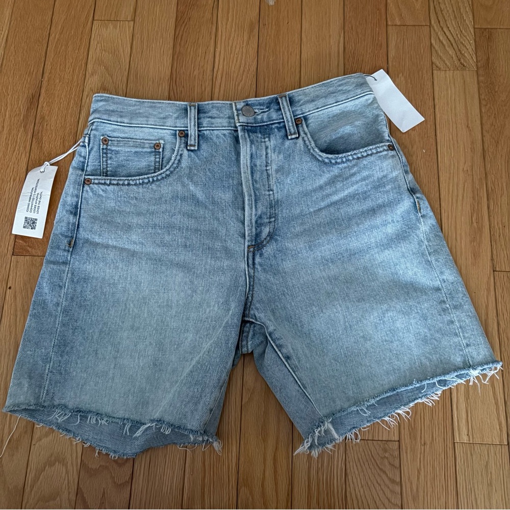 Aritzia The Yoko Denim Forum thigh short Classic Light Wash Denim - Light Blue